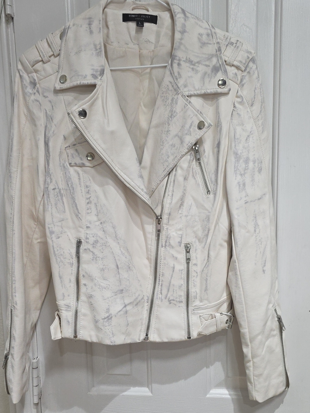 Romeo & Juliet Women’s White Distressed Moto Jacket Size L